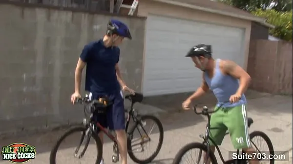 A legjobb Biker jocks fucking in the garage klip filmek