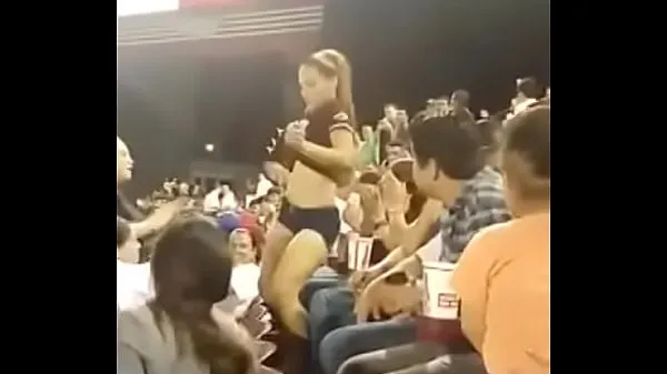 أفضل Girl from Culiacan Dancing in Estadio Tomateros Culiacan مقاطع الأفلام