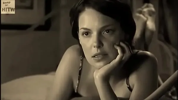 สุดยอด Katherine Heigl shows feet on bed sepia คลิป ภาพยนตร์