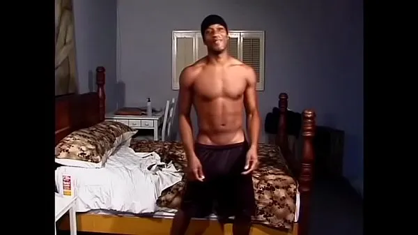 सर्वश्रेष्ठ Black stud with an amazing body fucks chocolate skin dude in bed क्लिप फ़िल्में