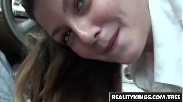 Meilleurs jeune fille (Staci Silverstone) se fait baiser dans une voiture - Reality Kings clips Films