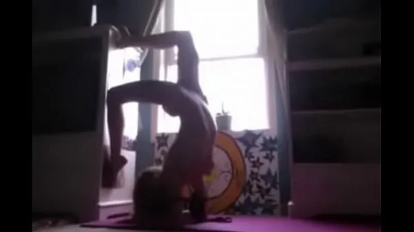 Beste Naked hairy yogi teen upside down klippfilmer