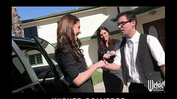 Nejlepší Pair of sisters bribe their car salesman into a threesome klipy Filmy