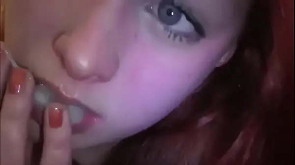 Beste Married redhead playing with cum in her mouth klippfilmer