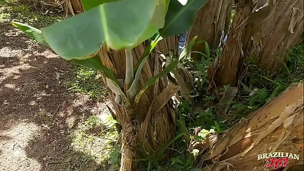 最棒的 Couple caught fucking on banana tree 片段 电影 