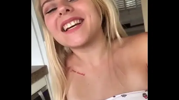 Beste Teen Girl zeigt ihre großen TittenClips aus Filmen