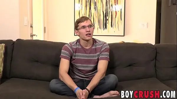 Nejlepší Nerdy twink strips to reveal his big dick and stroke it klipy Filmy