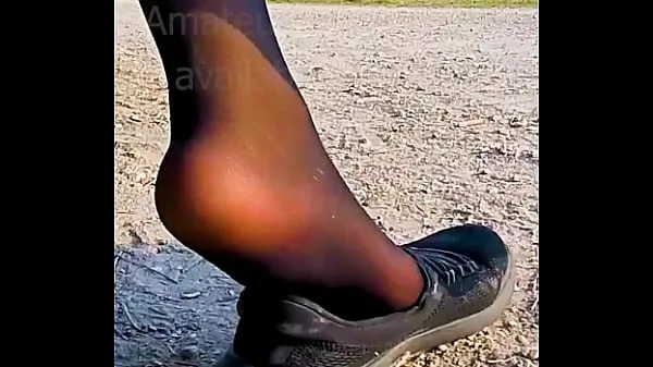 Meilleurs Sneakers pieds fétichisme des pieds clip vidéo fille orteil glisse hors de ses chaussures malodorantes en sueur clips Films