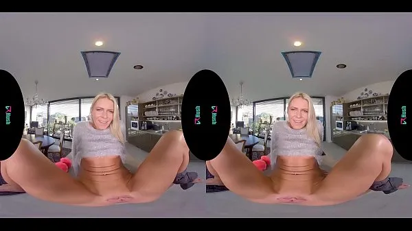 สุดยอด Skinny blonde with stunning blue eyes lets you fuck her in virtual reality คลิป ภาพยนตร์