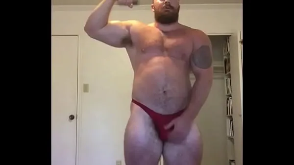 Meilleurs Beefy Bodybuilder révélant des troncs posants uniquement clips Films