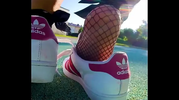 Meilleurs Shoeplay en sueur Mes Superstars Adidas totalement en sueur et malodorantes Shoeplay, balançant, trempant clips Films