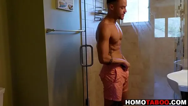 Melhores O atleta gay não consegue parar de pensar no pau do meio-irmão clipes de filmes