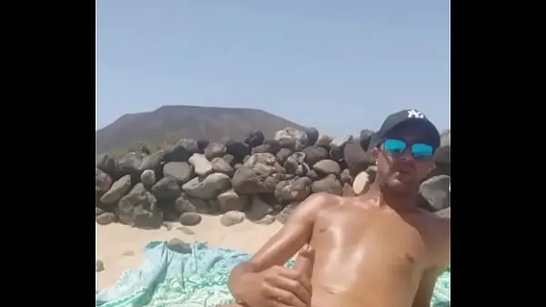 أفضل Handjob at beach مقاطع الأفلام