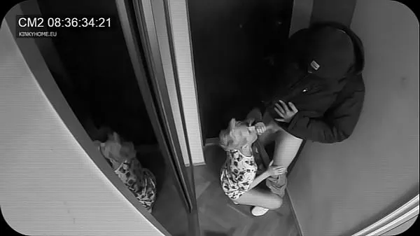 Mejores Esposa se la chupó al cartero mientras el marido estaba en la puerta de al lado clips de películas