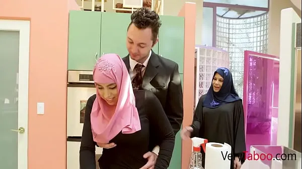 I migliori film Ho sempre voluto scopare la mia figliastra mentre indossava l'hijab clip