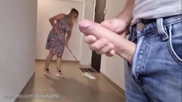 Best RISKY !!! I FLASH MY COCK IN FRONT OF THE CLEANER GIRL AND SHE WAS NOT AFRAID clips Movies