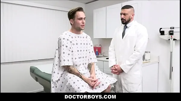 Najlepsze klipy Hot Hunk Doctor Fucks Patient During Visit - Trent Marx, Marco Napoli Filmy