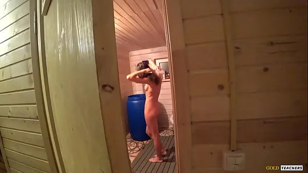 Beste Ik ontmoette mijn mooie magere stiefzus in de Russische sauna en kon het niet laten, haar een pak slaag geven, een pik geven om te zuigen en op tafel te neuken clips Films