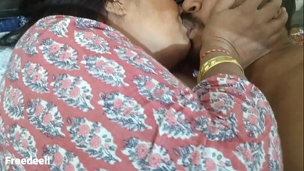 I migliori film Il mio vero Bhabhi insegnami a fare sesso senza il mio permesso. Video hindi completo clip