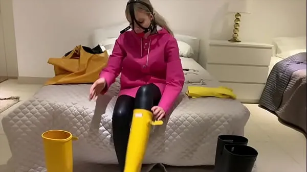 Beste Vanessa in heavy rainwear and gag klippfilmer