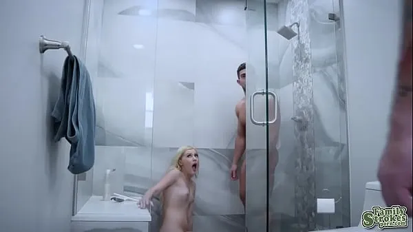 Beste Eddie Dean joins Minxx Marley in pleasuring her pussy inside the shower room klippfilmer