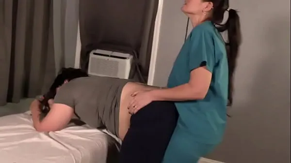 أفضل Nurse humps her patient مقاطع الأفلام