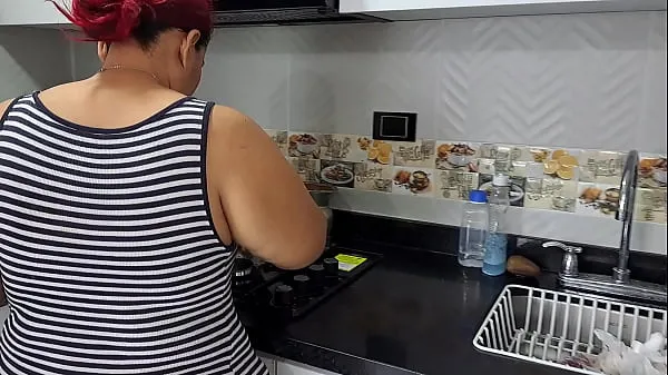 I fuck my beautiful stepmother while she cleans the kitchen Filem klip terbaik