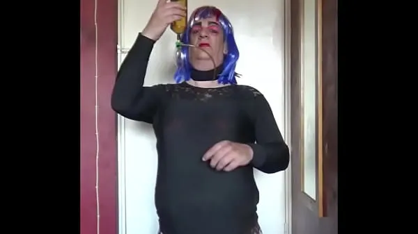 أفضل crossdresser films himself swallowing pee مقاطع الأفلام