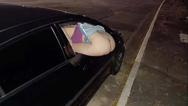 Bedste Wife ass out for strangers to fuck her in public filmklip