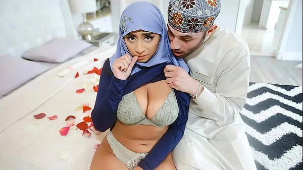 Najboljši Arab Husband Trying to Impregnate His Hijab Wife - HijabLust posnetki, filmi