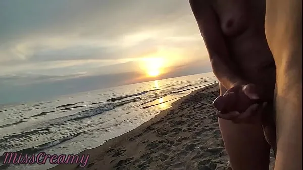 Beste Französische MILF bläst Amateur am FKK-Strand öffentlich für Fremde mit Cumshot 02 - MissCreamyClips aus Filmen