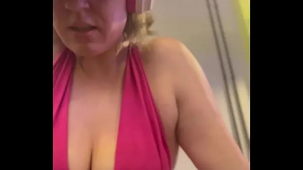 Beste Wow, my training at the gym left me very sweaty and even my pussy leaked, I was embarrassed because I was so horny klippfilmer