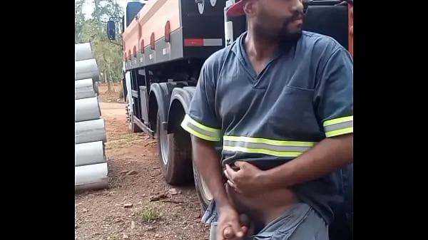 Beste Worker Masturbating on Construction Site Hidden Behind the Company Truck clips Films